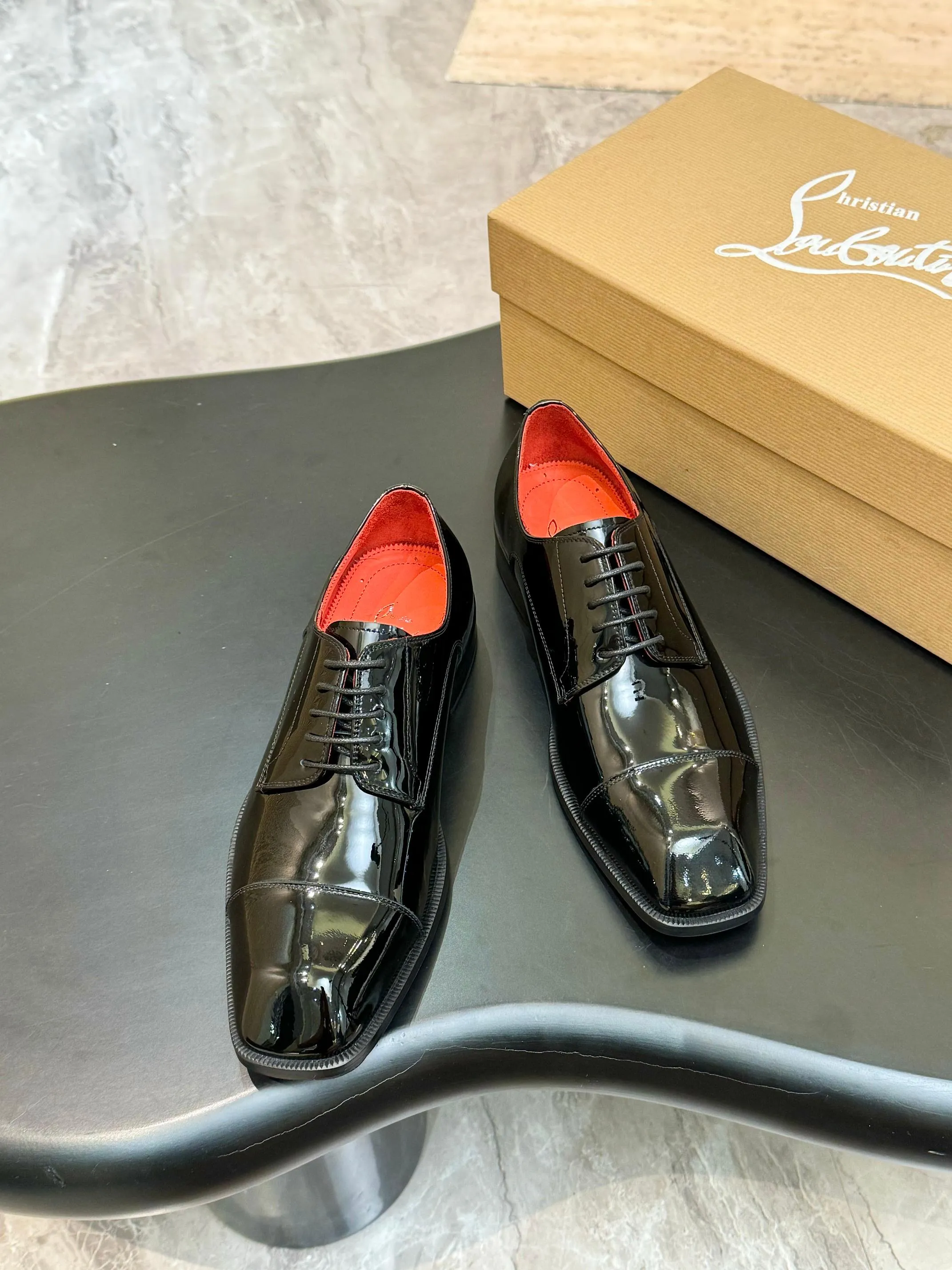 [CL red sole shoes] Top P: 1020💰 Size 39-44 (⚠️38.45.46.47 custom-made, non-returnable and non-exchangeable) 🆑High-end men's business formal leather shoes, original authentic top quality goods ••✅💯 Top original order purchasing agent! Original imported patterned cowhide ➕Imported cowhide lining ➕Cowhide feet ➕Original leather outsole~🉑️Feel free to compare the authentic ones!